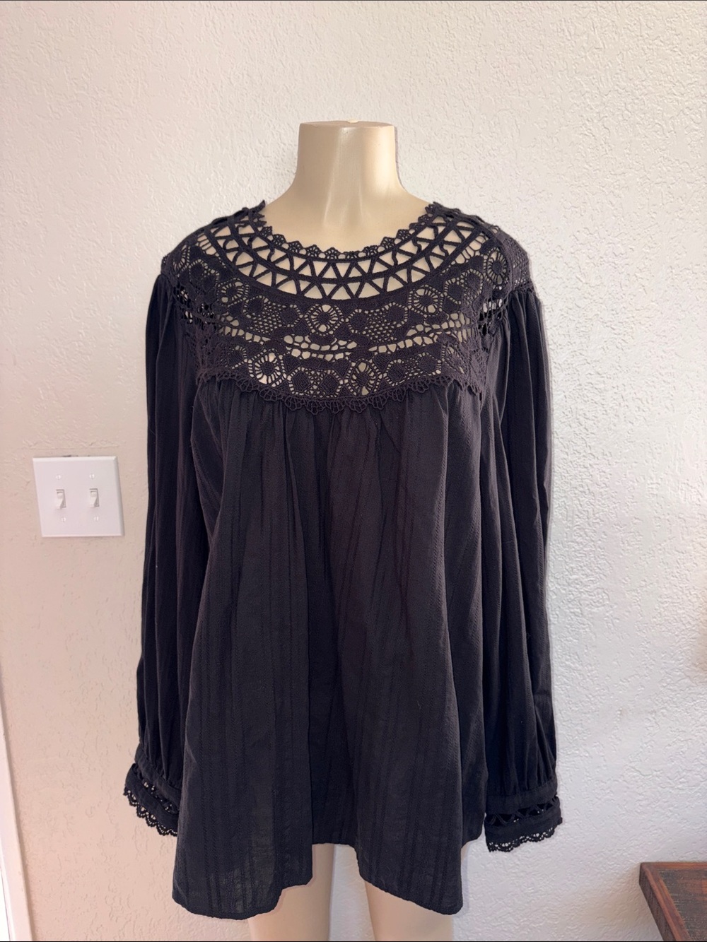 #T240 - NWOT - Torrid Black Gothic Crochet-Yoke Long Sleeve Tunic Top-2X